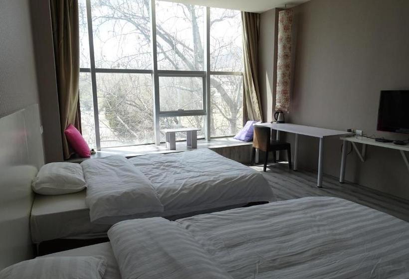 בית מלון כפרי Honey Bee Hub