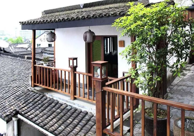 هتل The Alley Inn