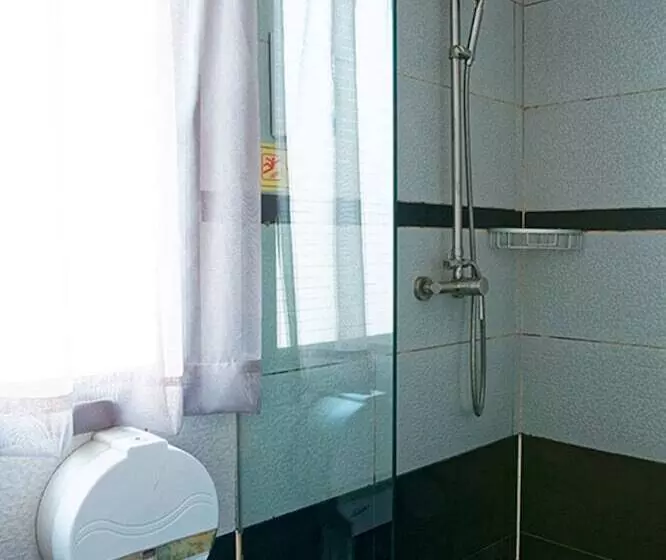 Kunming Upland International Youth Hostel Near The City Center , 2 Mins Walk To The Green Lake,3 Min