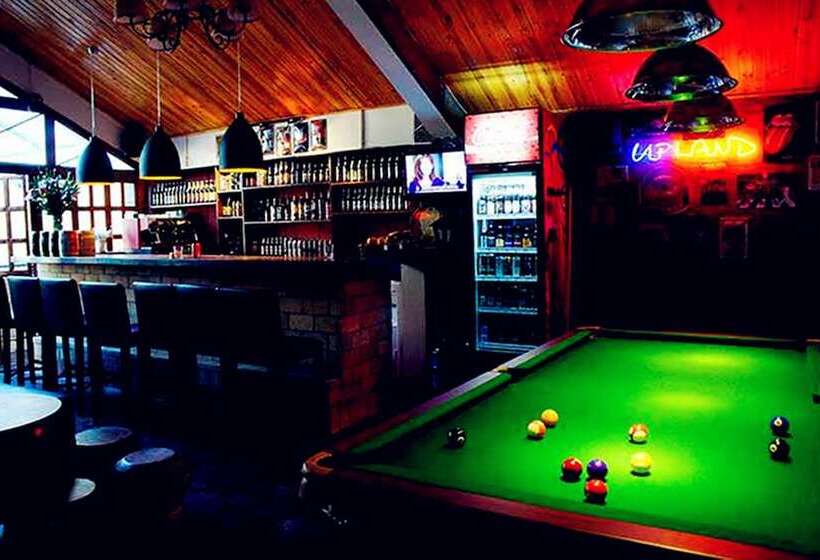 Kunming Upland International Youth Hostel Near The City Center , 2 Mins Walk To The Green Lake,3 Min