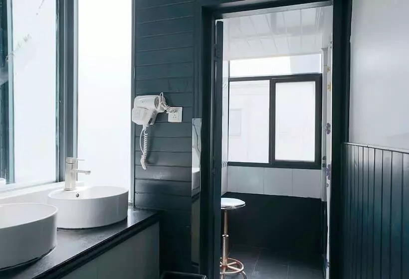 Kunming Upland International Youth Hostel Near The City Center , 2 Mins Walk To The Green Lake,3 Min