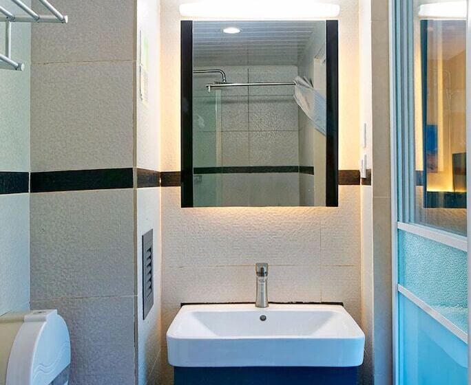 Kunming Upland International Youth Hostel Near The City Center , 2 Mins Walk To The Green Lake,3 Min