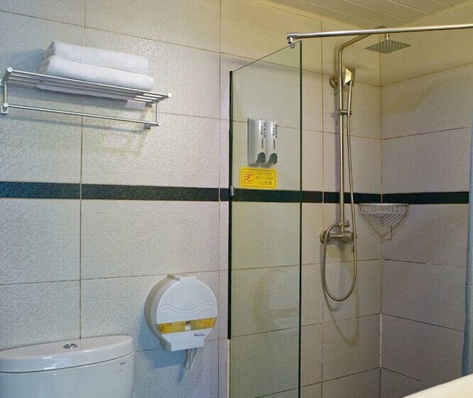 Kunming Upland International Youth Hostel Near The City Center , 2 Mins Walk To The Green Lake,3 Min