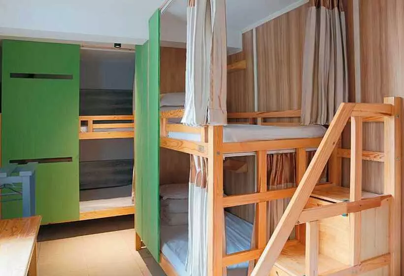 Kunming Upland International Youth Hostel Near The City Center , 2 Mins Walk To The Green Lake,3 Min