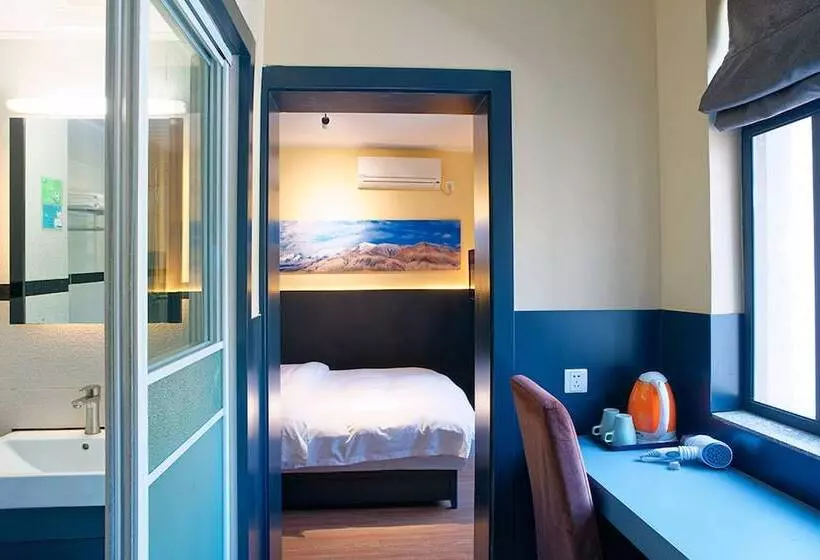 Kunming Upland International Youth Hostel Near The City Center , 2 Mins Walk To The Green Lake,3 Min