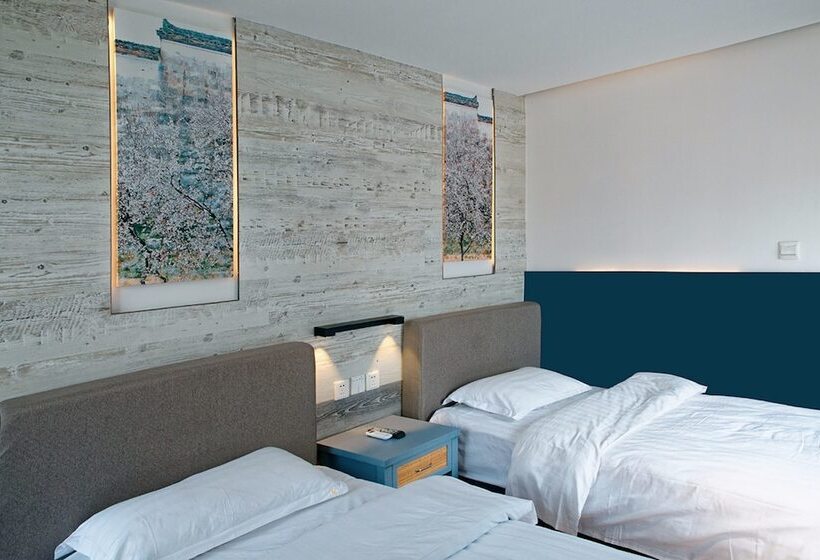 Kunming Upland International Youth Hostel Near The City Center , 2 Mins Walk To The Green Lake,3 Min