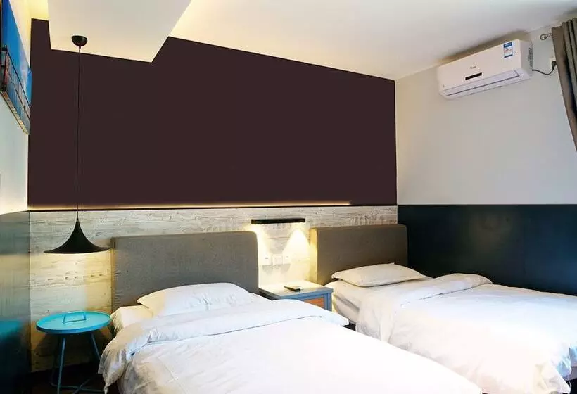 Kunming Upland International Youth Hostel Near The City Center , 2 Mins Walk To The Green Lake,3 Min