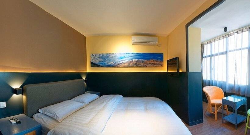Kunming Upland International Youth Hostel Near The City Center , 2 Mins Walk To The Green Lake,3 Min