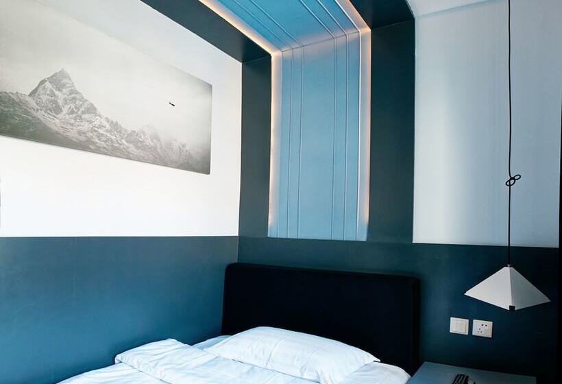 Kunming Upland International Youth Hostel Near The City Center , 2 Mins Walk To The Green Lake,3 Min