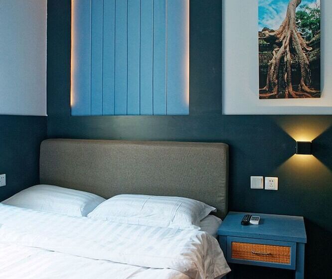 Kunming Upland International Youth Hostel Near The City Center , 2 Mins Walk To The Green Lake,3 Min