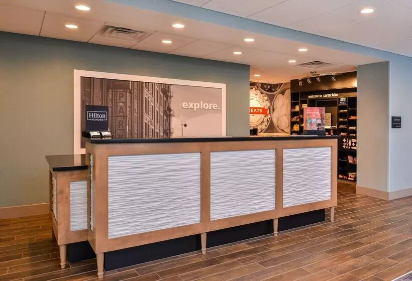 ホテル Hampton Inn Omaha Airport