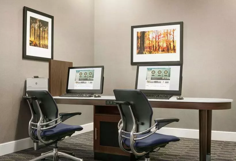 هتل Homewood Suites By Hilton Worcester