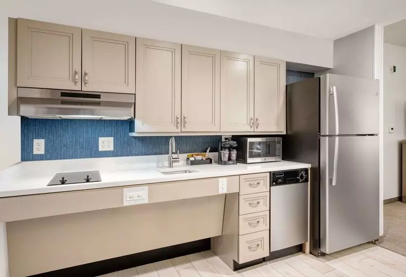 هتل Homewood Suites By Hilton Worcester