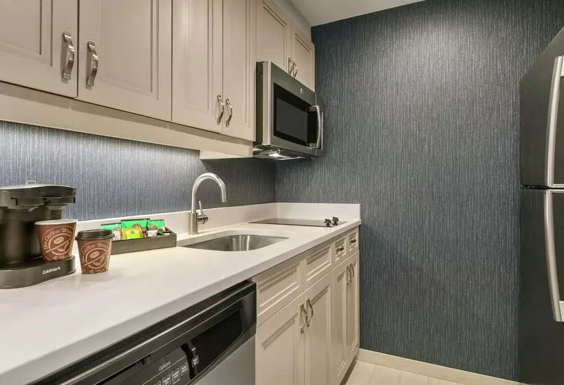 هتل Homewood Suites By Hilton Worcester