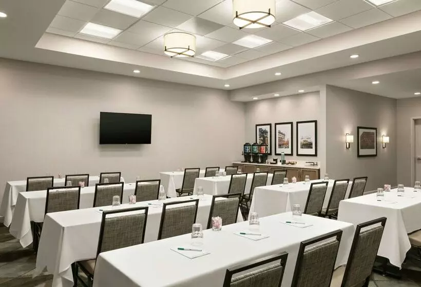هتل Homewood Suites By Hilton Worcester