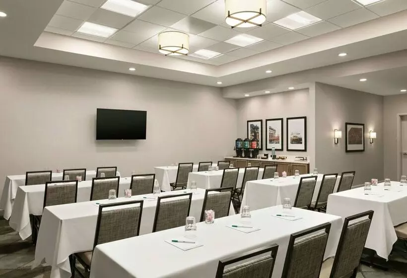 هتل Homewood Suites By Hilton Worcester