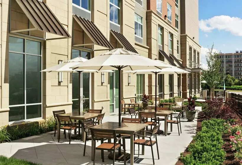 هتل Homewood Suites By Hilton Worcester