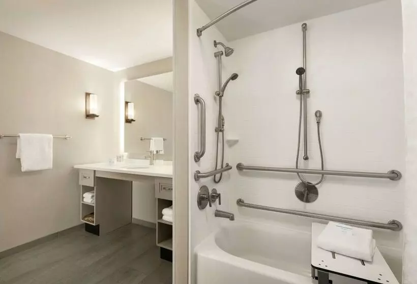 هتل Homewood Suites By Hilton Worcester