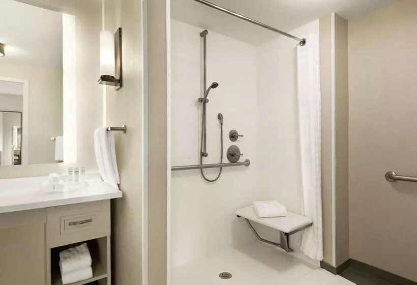 هتل Homewood Suites By Hilton Worcester