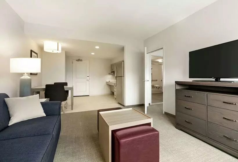 هتل Homewood Suites By Hilton Worcester