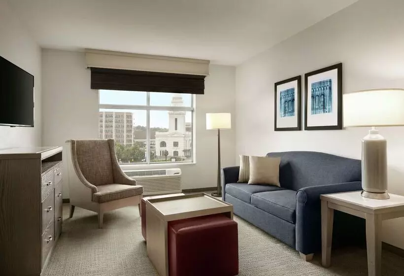 هتل Homewood Suites By Hilton Worcester