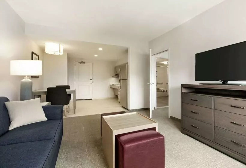 هتل Homewood Suites By Hilton Worcester