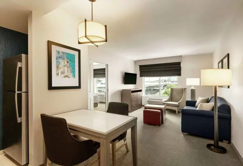 هتل Homewood Suites By Hilton Worcester