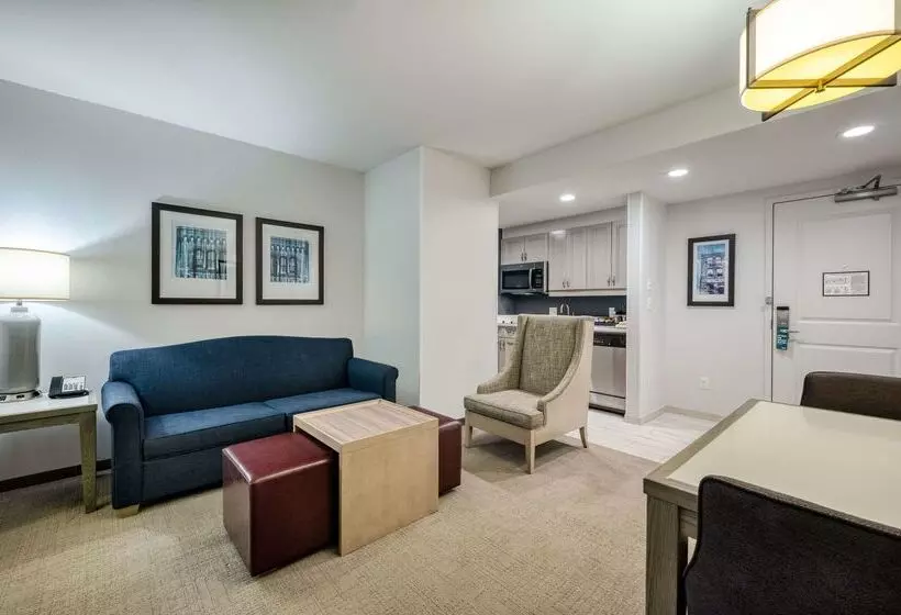 هتل Homewood Suites By Hilton Worcester