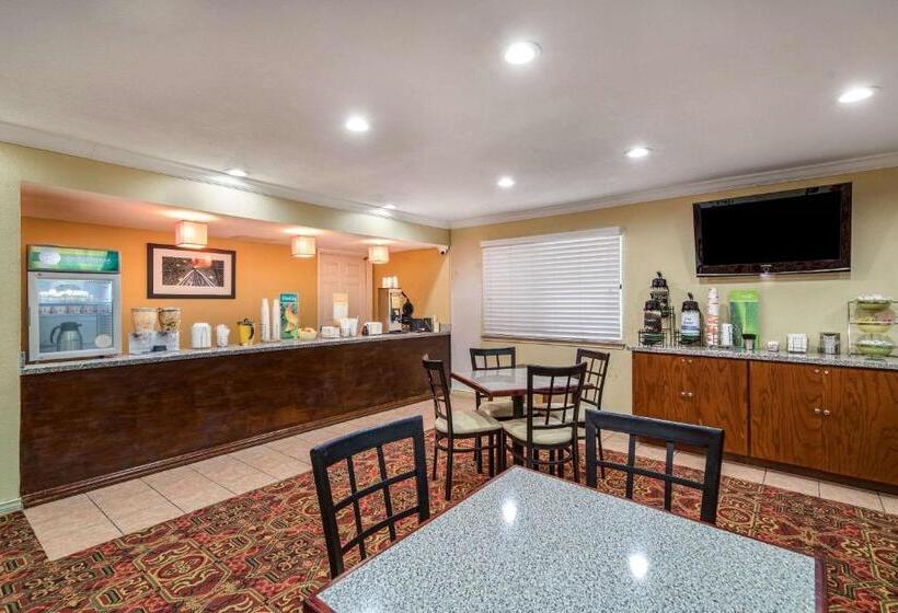 בית מלון כפרי Quality Inn & Suites Garland East Dallas