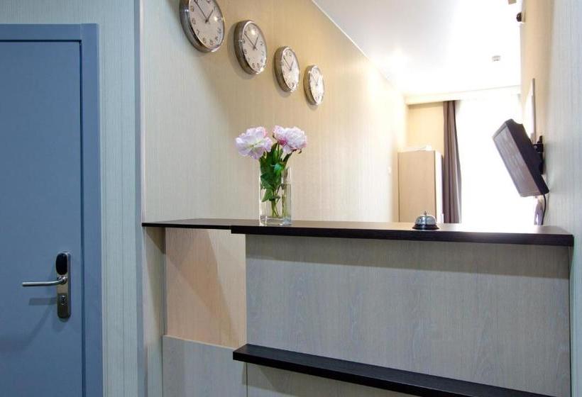 فندق Nevsky Art Hall