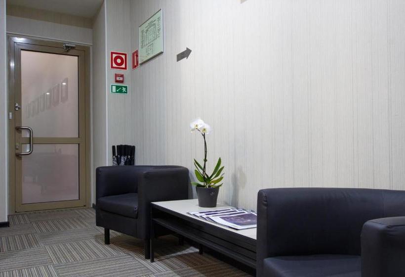 فندق Nevsky Art Hall