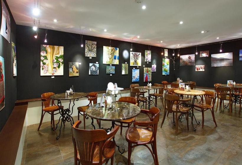 فندق Nevsky Art Hall