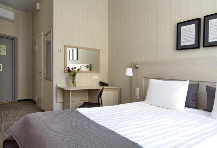 فندق Nevsky Art Hall