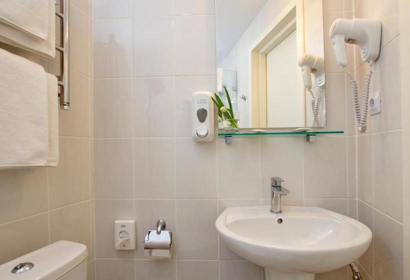 فندق Nevsky Art Hall