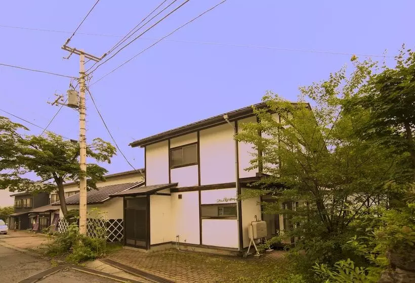 簡易ホテル Kusatsu Onsen Eidaya