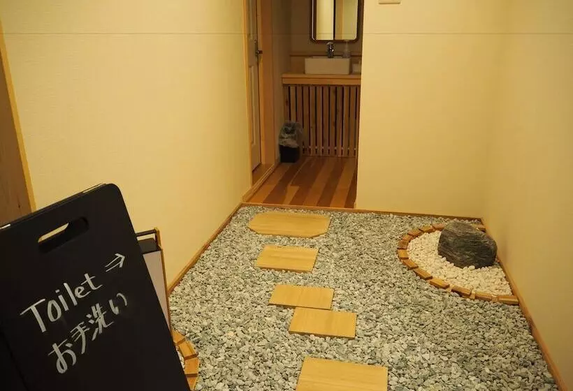 簡易ホテル Kusatsu Onsen Eidaya