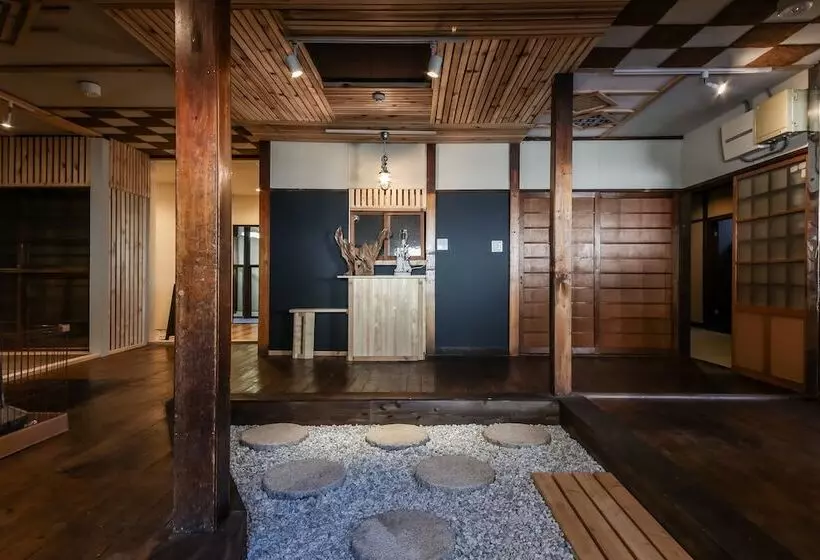 簡易ホテル Kusatsu Onsen Eidaya