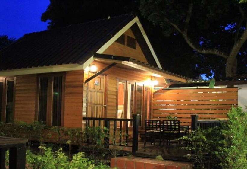 Отель Poohbar Resort & Lotusdive