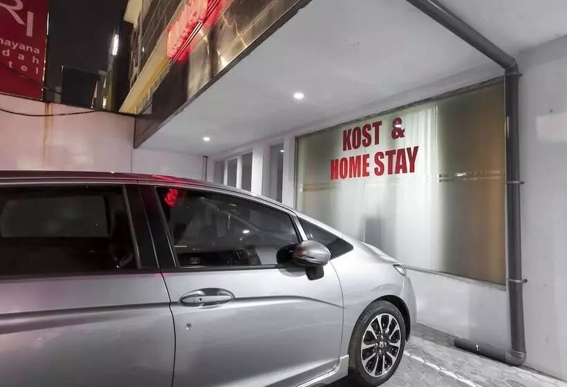 ホテル Reddoorz @ Panglima Sudirman