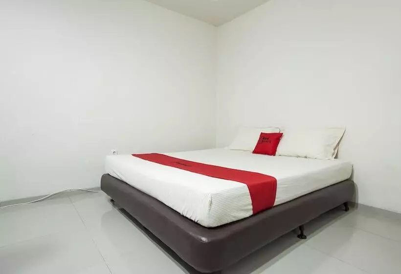 ホテル Reddoorz @ Panglima Sudirman