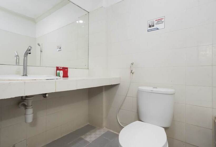 Hotel Reddoorz @ Panglima Sudirman