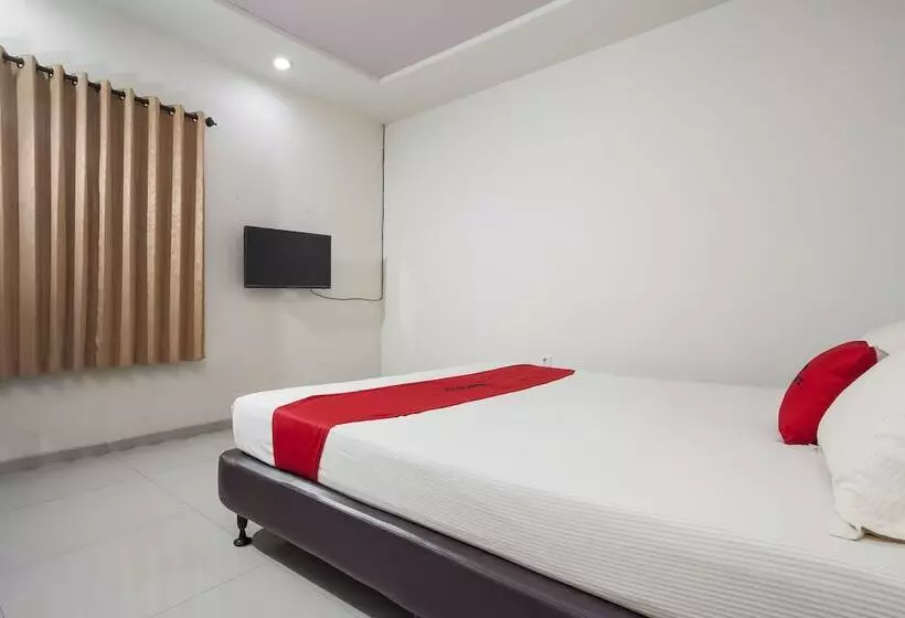 ホテル Reddoorz @ Panglima Sudirman
