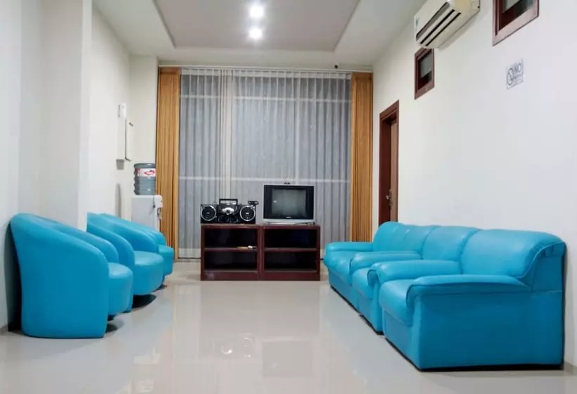 ホテル Reddoorz @ Panglima Sudirman