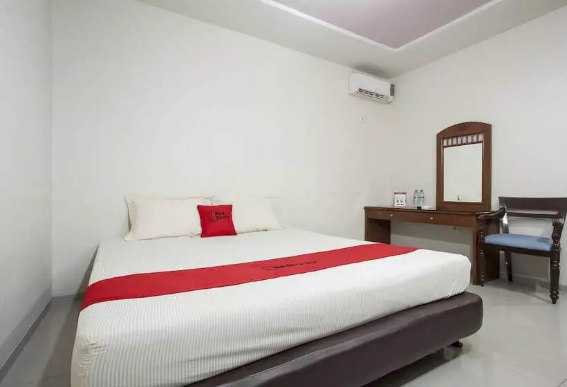 ホテル Reddoorz @ Panglima Sudirman