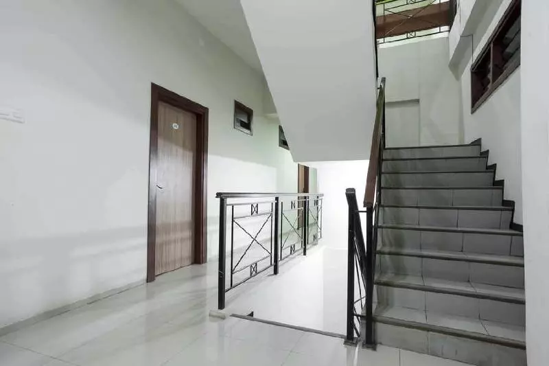 ホテル Reddoorz @ Panglima Sudirman