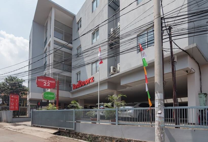 Hotel Reddoorz Plus @ Dago Pojok 3