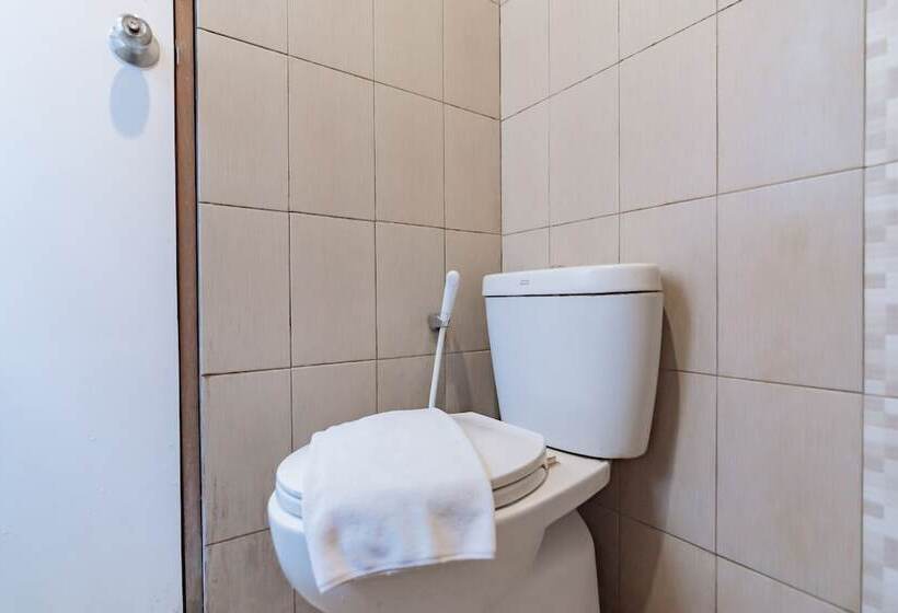 Hotel Reddoorz Plus @ Dago Pojok 3