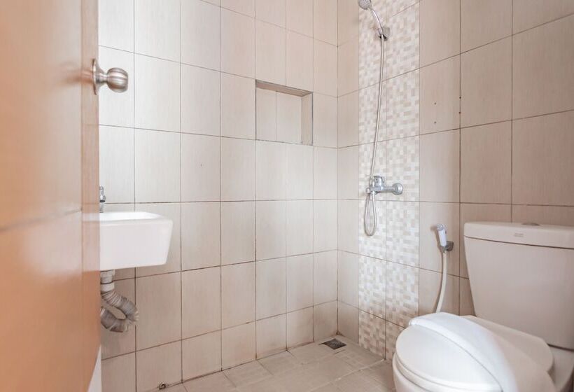 Hotel Reddoorz Plus @ Dago Pojok 3