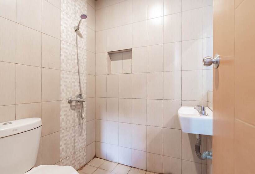 Hotel Reddoorz Plus @ Dago Pojok 3