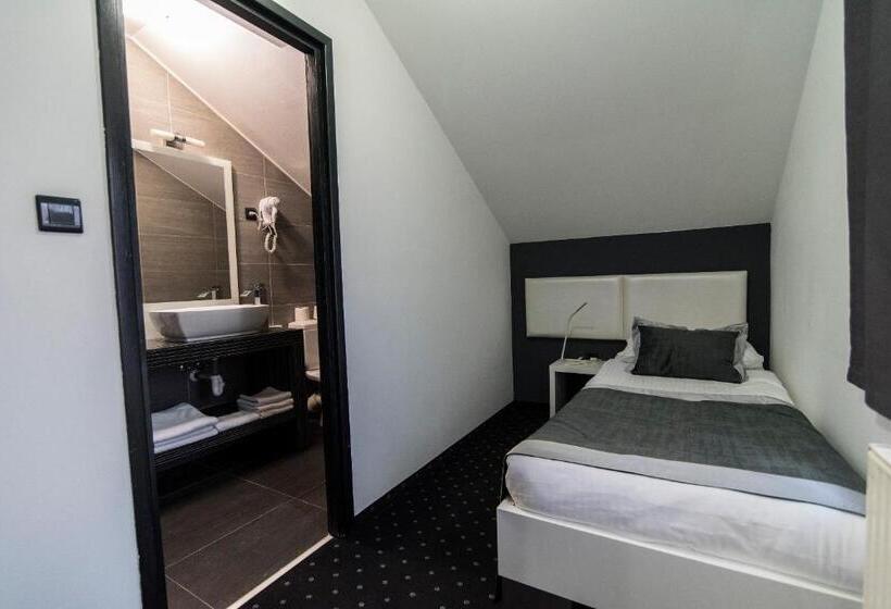 פנסיון Cool Zagreb Airport